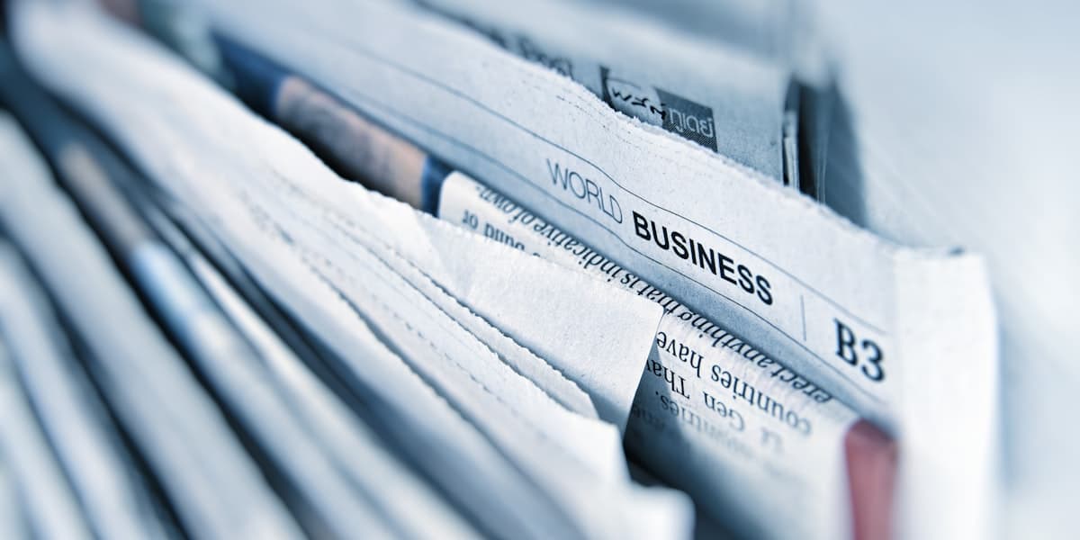 Des journaux imprimés en gros plan