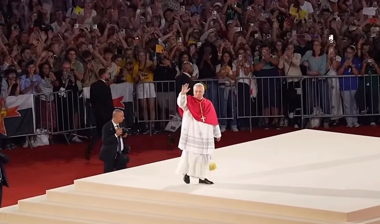 Près de 80 000 jeunes se sont réunis au Stade de France, vendredi 25 septembre 2026, pour une veillée avec le pape Léon XIV.
