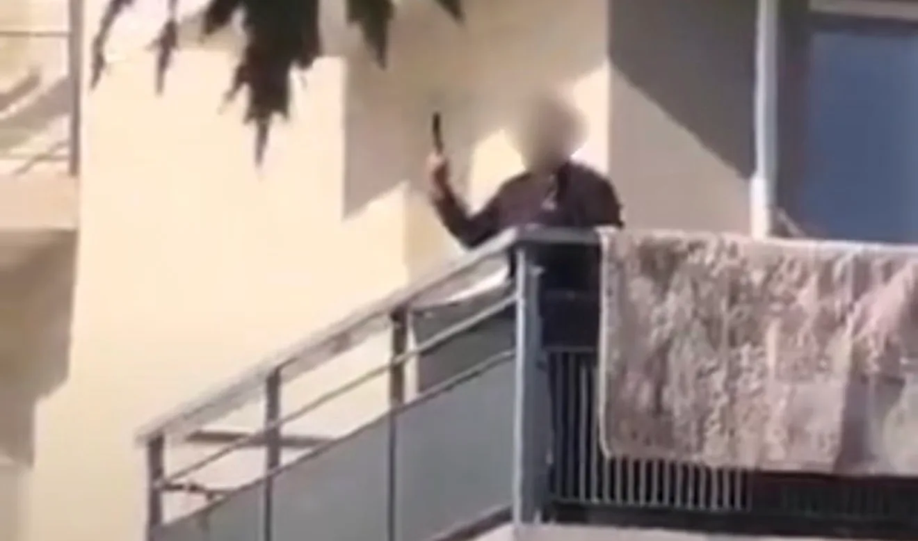 La préfecture du Calvados indique que l’objet brandi depuis le balcon était une arme factice.