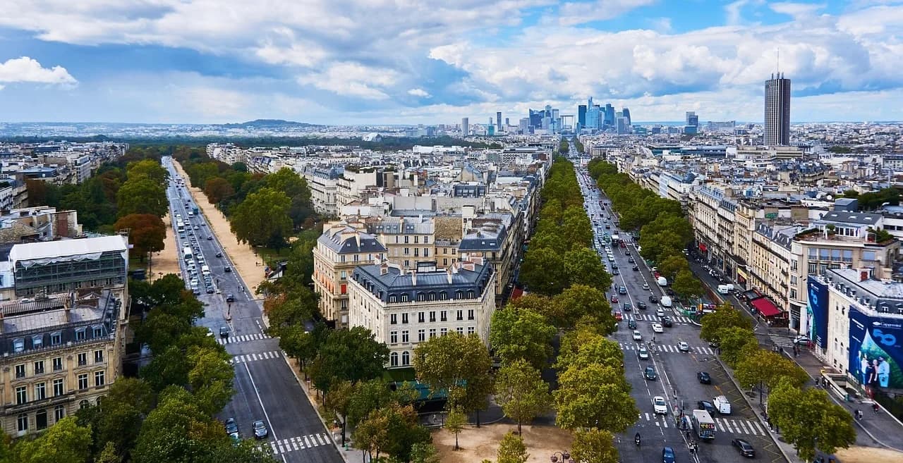 Les blocages lycéens se sont étendus jeudi 1er octobre dans plusieurs villes françaises. Sébastien Lecornu a convoqué une cellule de crise après des incidents.