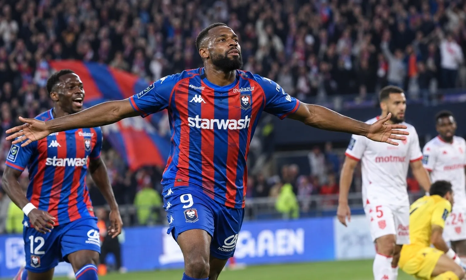 Le SM Caen a battu le leader rouennais 3-2 à Michel-d’Ornano, avec notamment un doublé d’Armand Gnanduillet.