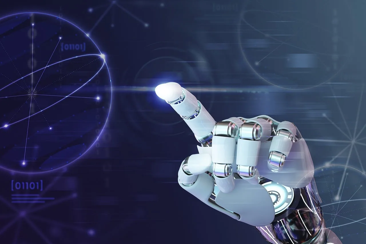 Robot humanoïde faisant face à un client dans un magasin d’électronique à Saratov