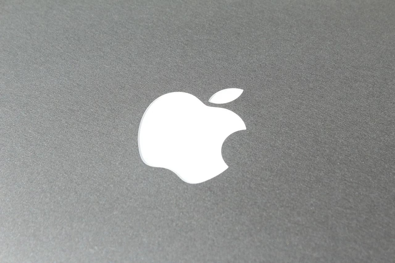 Le nouveau Siri AI est l’une des principales nouveautés d’iOS 27, mais il reste indisponible sur iPhone dans l’Union européenne au lancement.