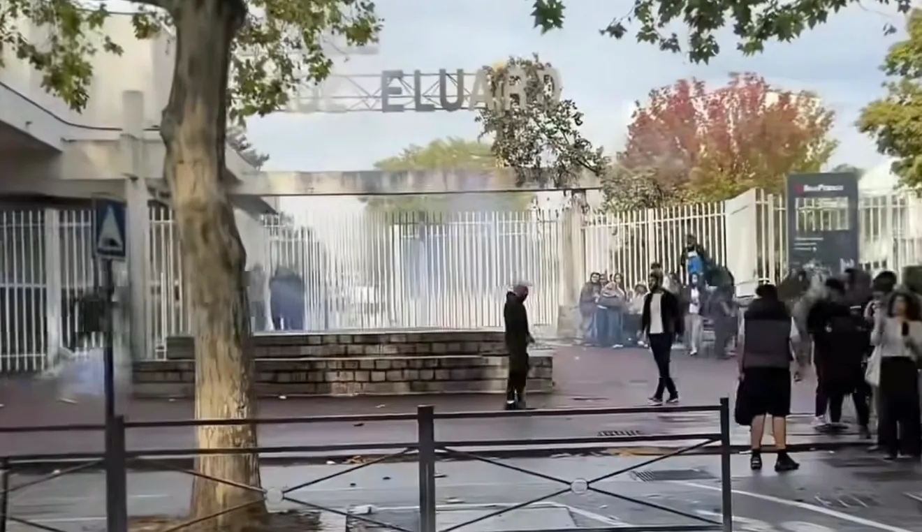 Des étudiants rejoignent le mouvement lycéen et réclament davantage de moyens pour l’éducation.