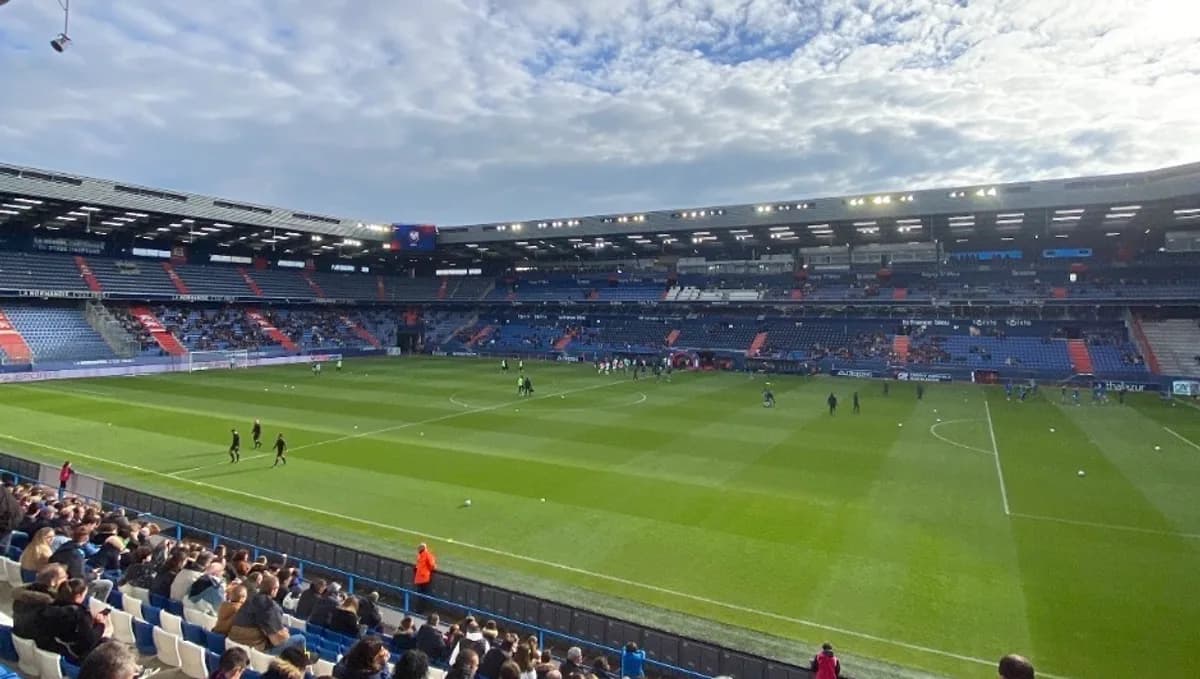 Le stade Michel-d’Ornano accueillera le derby entre le SM Caen et le FC Rouen jeudi soir.