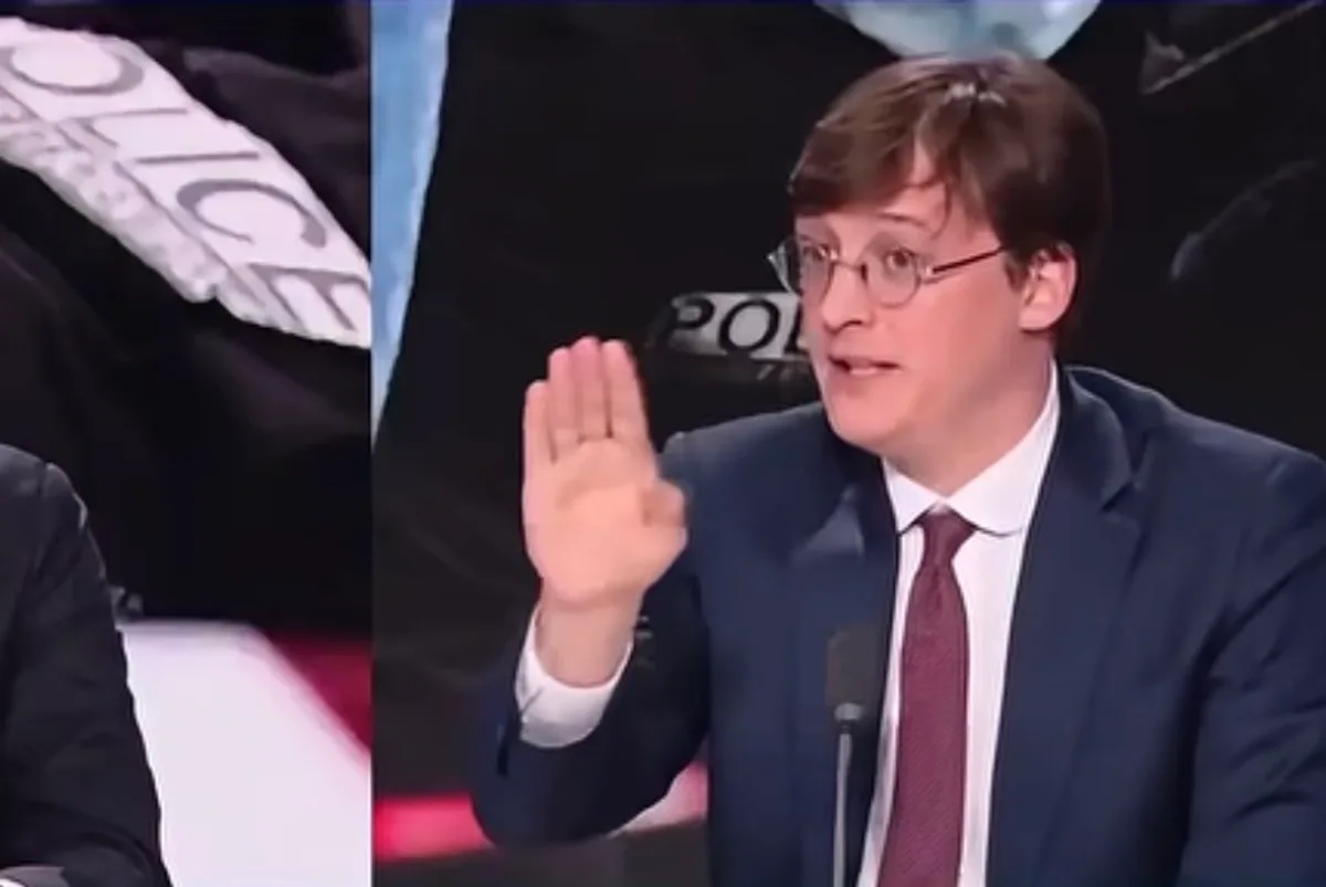 Sur BFMTV, Sacha Houlié a confondu mois et année au sujet du Smic.