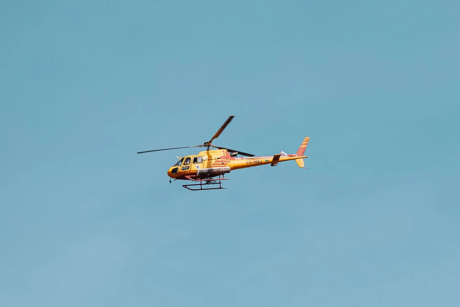 Un cycliste de 75 ans a été évacué par hélicoptère vers le CHU de Caen après une collision à Sartilly.